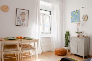 Bright cozy flat by river in an quiet art zone in Lisbon