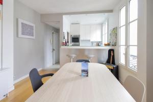 Bright flat 10 minutes walk from the Eiffel Tower in Paris - Welkeys