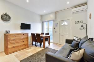 Bright flat 3 min to the beach close to Marineland Antibes - Welkeys