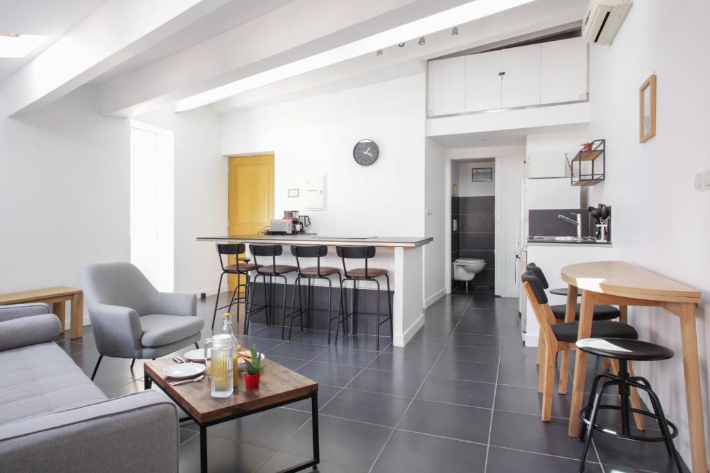 Bright flat classified with 2 in the centre of Cassis - Welkeys 1 rue Laurent Ventron, 13260 Cassis