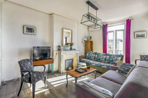 Bright flat with balcony close to Vieux Hyères - Welkeys