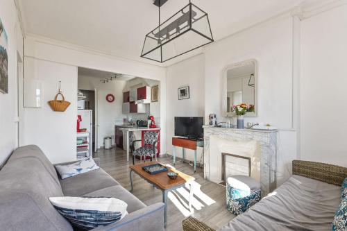 Bright flat with balcony close to Vieux Hyères - Welkeys