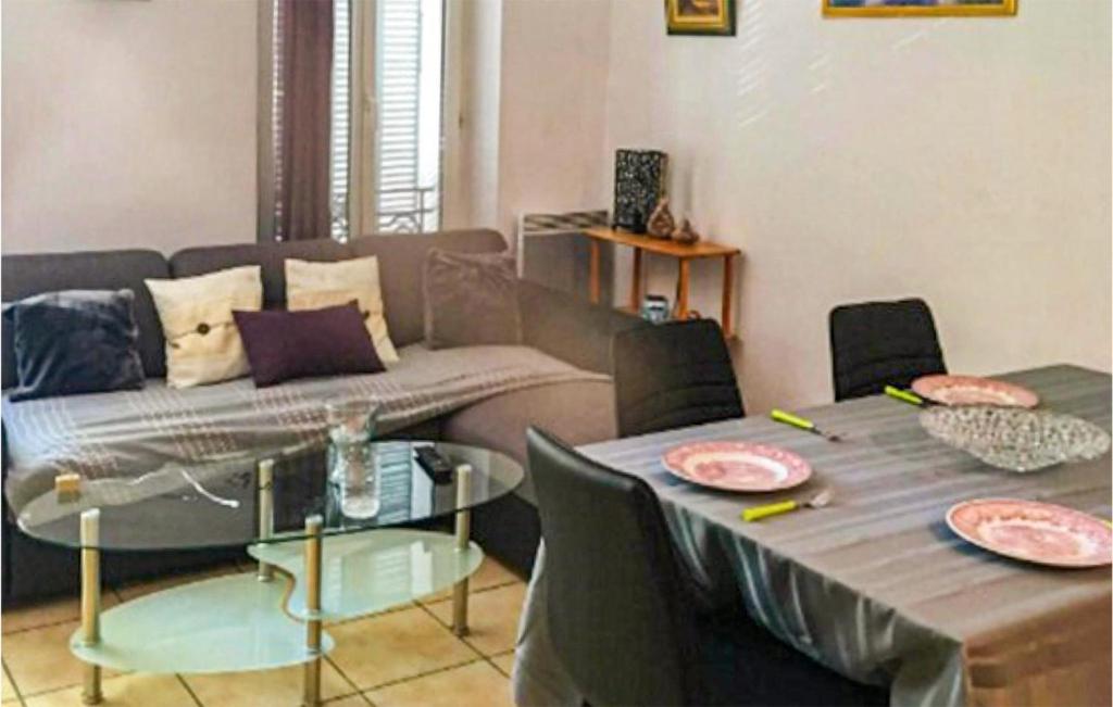 Bright flat with balcony close to Vieux Hyères - Welkeys 83400 Hyères
