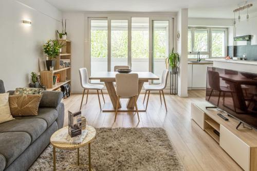 Bright flat with balcony near La Défense and Paris - Welkeys