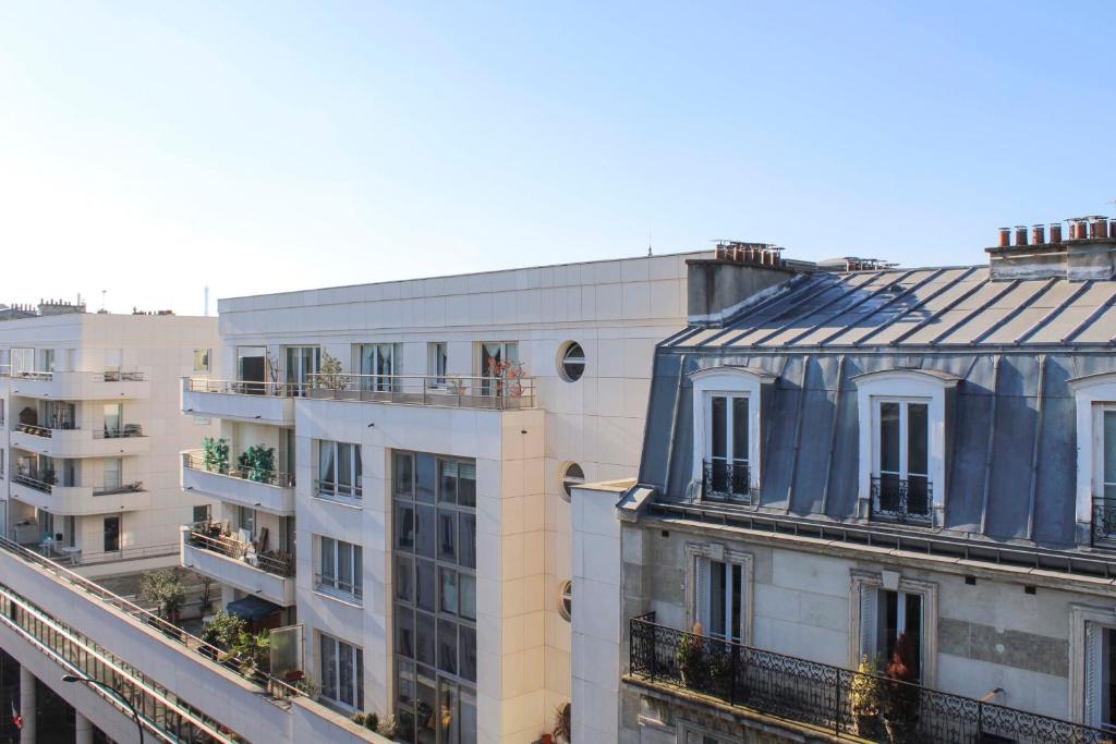 Bright nest with a small view on the Eiffel Tower 40 bis Rue Rivay, 92300 Levallois-Perret