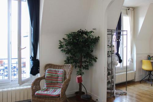 Bright nest with a small view on the Eiffel Tower