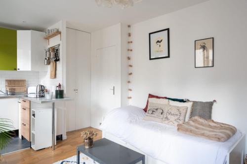 Bright nest with open view near Sacré-Coeur