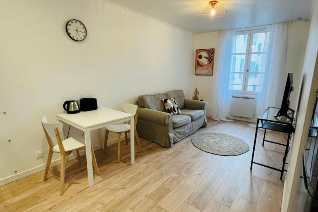 Appartement Bright new nest in the heart of Old Toulon 15 Rue des Riaux 83000 Toulon