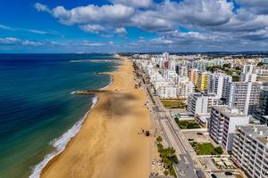 Bright Penthouse Apartment w Large Terrace & Seaview - Walk to Beach
