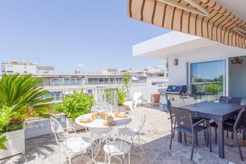 Bright penthouse with large terrace and garage in Cannes - Welkeys