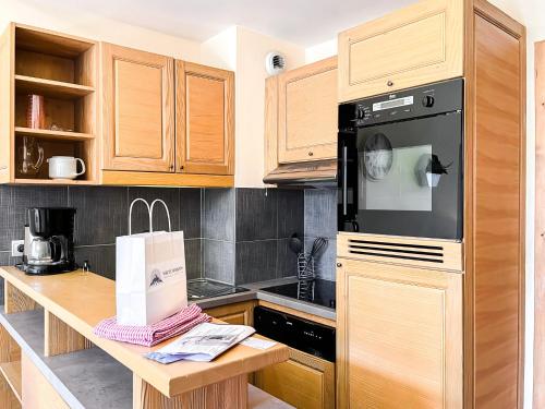 Bright, spacious South-facing 1-bedroom apartment