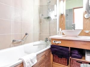 Bright, spacious South-facing 1-bedroom apartment