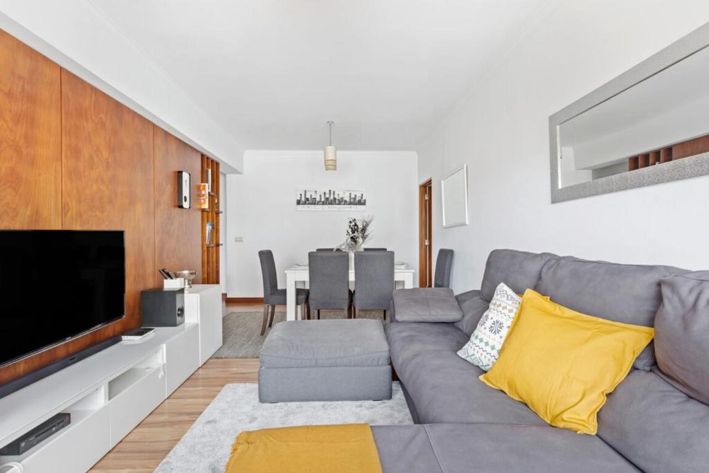 Bright & Spacious Three-Bed Apartment in Lisbon , 1500-064 Lisbonne