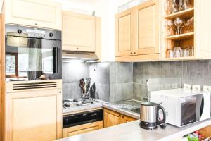 Bright spacious two bed South facing family apartment
