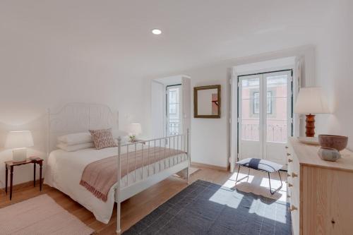 Bright & Spacious With Orange Tree Patio, by TimeCooler