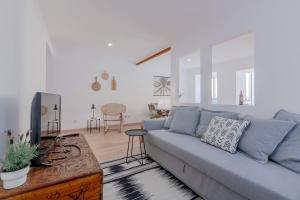 Bright & Spacious With Orange Tree Patio, by TimeCooler