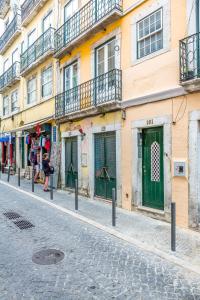 Appartement Bright & Spacious With Orange Tree Patio, by TimeCooler 161 Rua dos Remédios 1100-470 Lisbonne -1