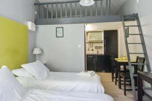 Bright studio close to the stations in Central Lille - Welkeys