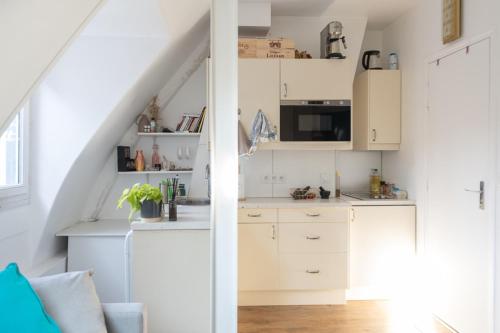 Bright studio with beautiful view in Paris
