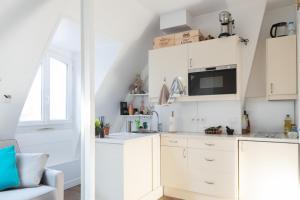 Bright studio with beautiful view in Paris