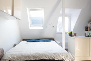 Bright studio with beautiful view in Paris