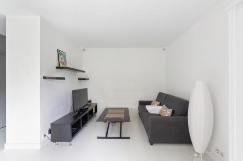 Bright studio with parking 10 min away from Paris and La Défense - Welkeys