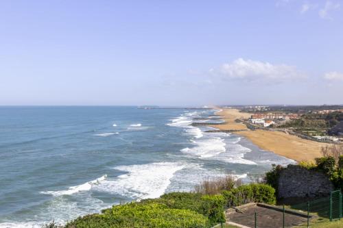 Bright T2 with balcony and sea view in Biarritz