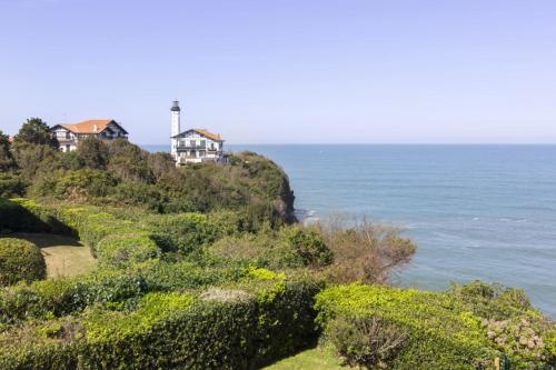 Bright T2 with balcony and sea view in Biarritz