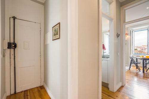 Bright Tailor Made Apartment by the Castle