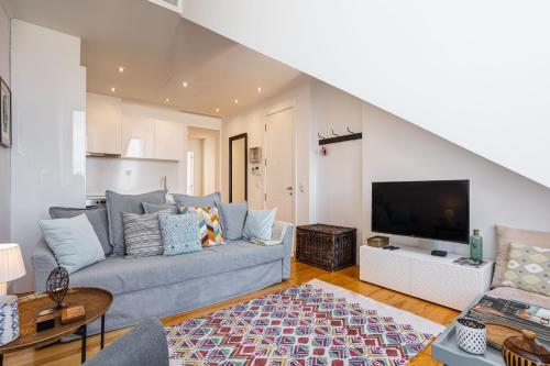 Bright Tailor Made Flat With a View in Estrela