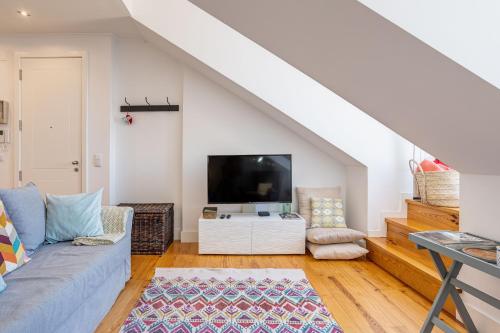 Bright Tailor Made Flat With a View in Estrela