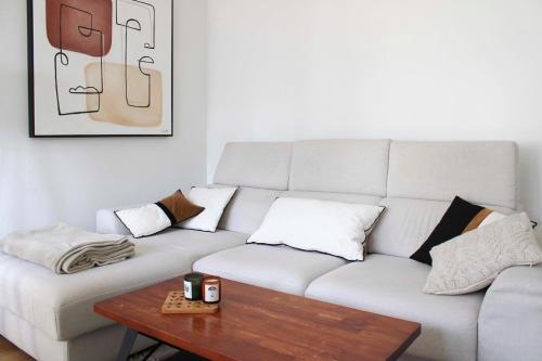 Bright through nest with view on La Défense