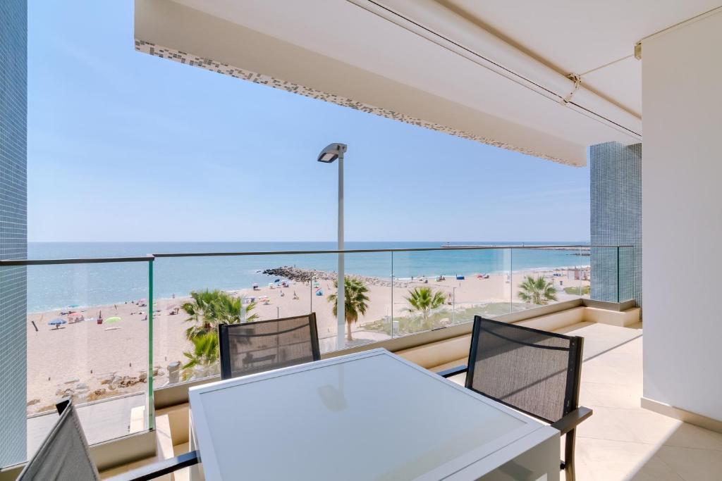 Brisa do Mar 2Br - Sea front - Luxury apartment Rua Dr. Egas Moniz, Edf Solaris, nº1 (Infante Sagres), 8125-156 Quarteira