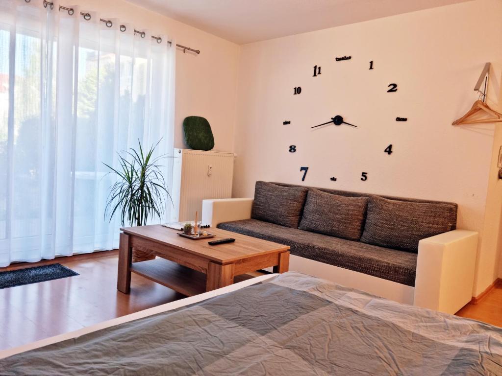 Appartement BRISE Business Apartment nahe Leipziger Messe - Porsche - BMW - DHL - WLAN - Parkplatz - business travelers only Oswald-Kahnt-Ring 15 Erdgeschoss 04158 Leipzig