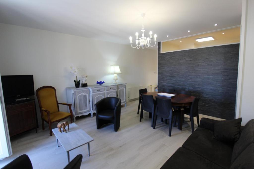 Appartement BRITANNIA AVEC LES CLES DE SAINT JEAN DE LUZ 52 Boulevard Victor Hugo 64500 Saint-Jean-de-Luz