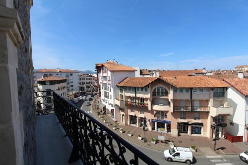 BRITANNIA AVEC LES CLES DE SAINT JEAN DE LUZ