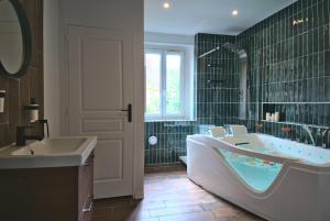 British room Billard & jacuzzi centre ville parking gratuit