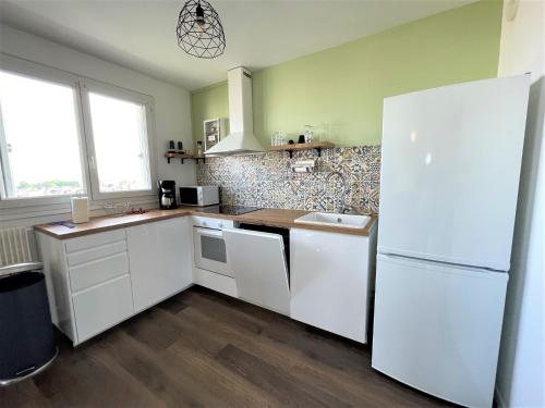 BROSSOLETTE Appartement T2 spacieux et lumineux balcon vue dégagée