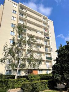 Appartement BROSSOLETTE Appartement T2 spacieux et lumineux balcon vue dégagée 132 Rue Pierre Brossolette 51100 Reims Champagne-Ardenne