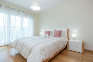Buarcos Sunset Apartment by Rent4All