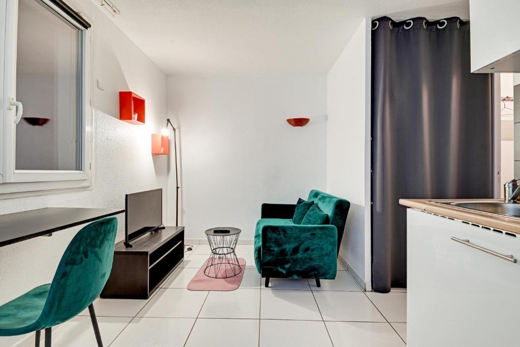 Appartement Budget apart with parking 1 Impasse des Terrasses 95800 Cergy