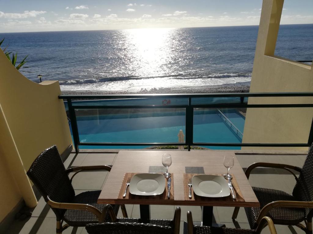 By the Beach & Pool Apartment Rua Praia Formosa, Ed. Pestana Gardens, Apt 206 São Martinho, 9000-247 Funchal