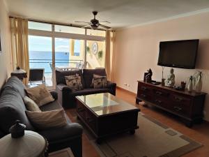 By the Beach & Pool Apartment