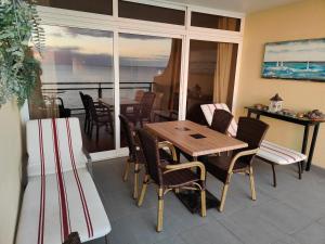 By the Beach & Pool Apartment