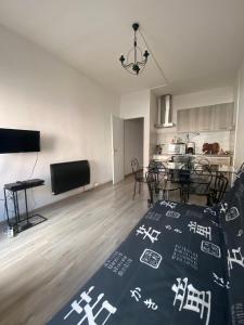 Cœur de ville au 1er 66M2, vu sur la place