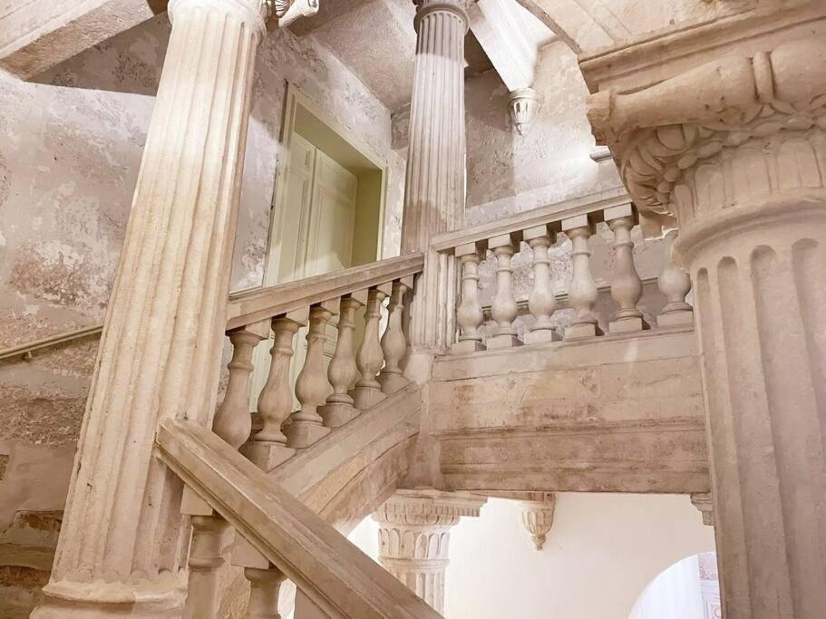 Appartement Cœur historique, appartement 4 personnes, Le Nid Saint Front 2 Place de l'Ancien Hôtel de Ville 24000 Périgueux