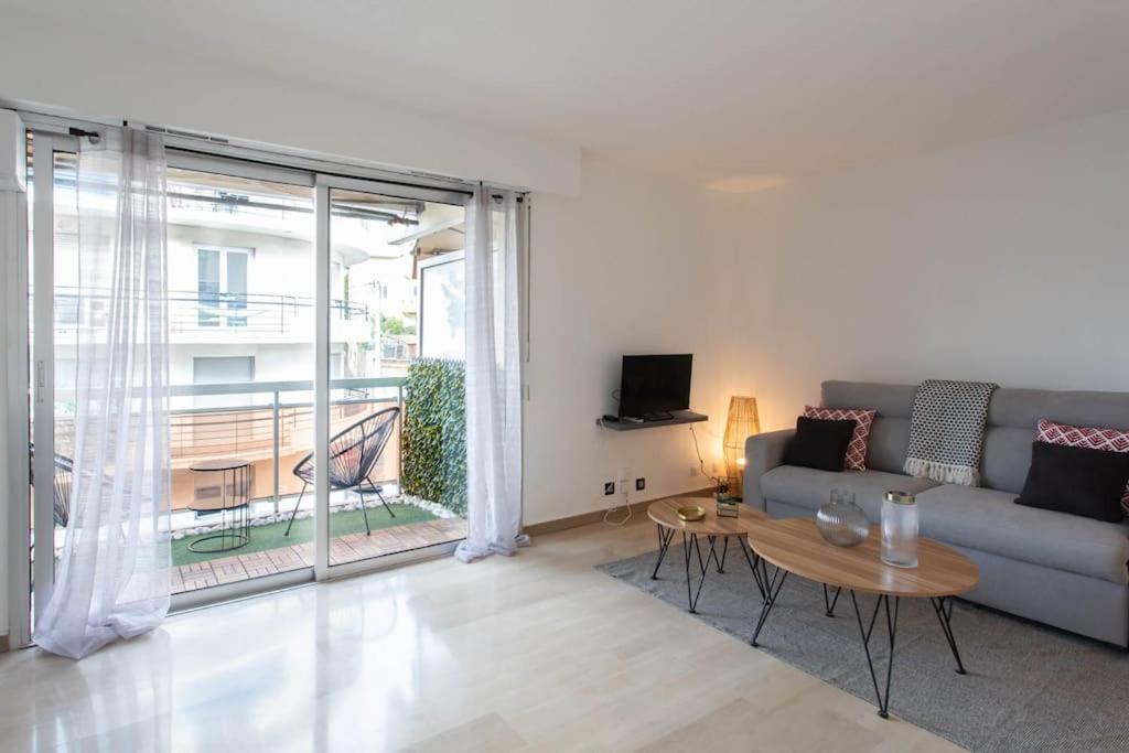 Appartement C11 Studio Balcony AC Wifi 10mins Palais Festivals/SEA 1 Rue Mireille 06400 Cannes