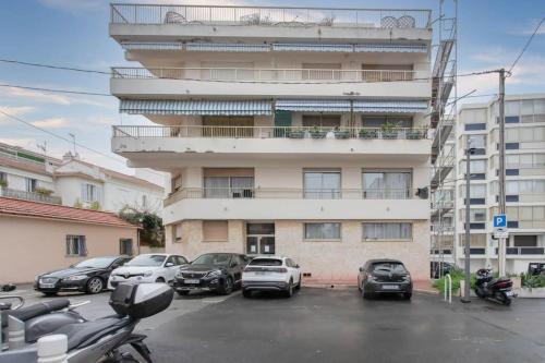 C13 Studio 1min sand Beach sea view AC & Veranda