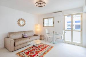 C13 Studio 1min sand Beach sea view AC & Veranda