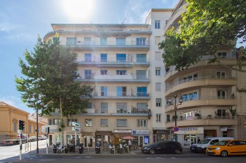 C5 CarnotSuite 10mins Palais 2BDR Balcony AC Sea view